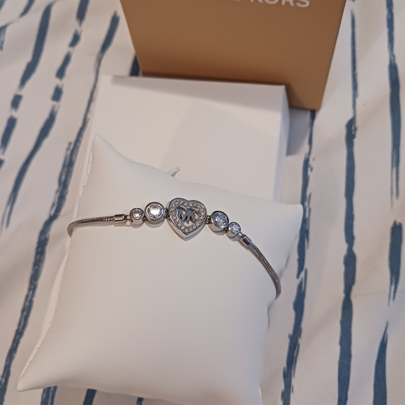NWT! MICHAEL KORS HEART BRACELET - Picture 5 of 11